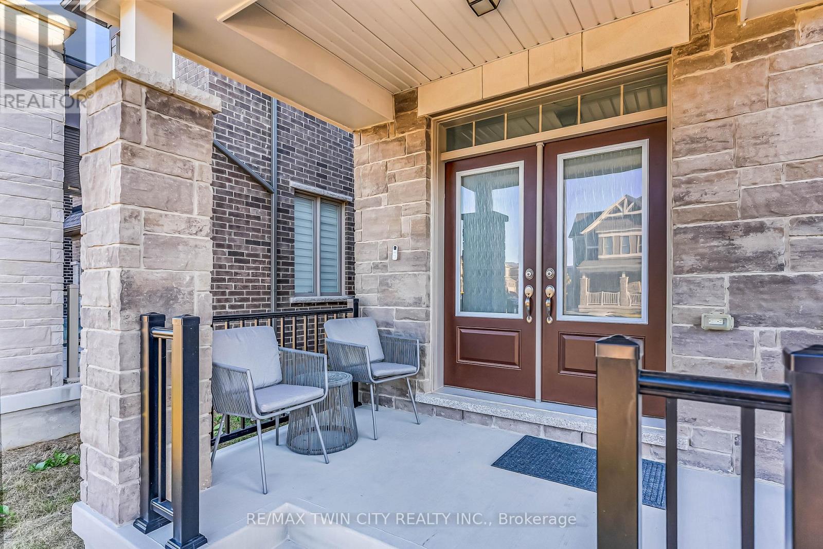 286 Forestwalk Street, Kitchener, Ontario  N2R 0T2 - Photo 3 - X12670966