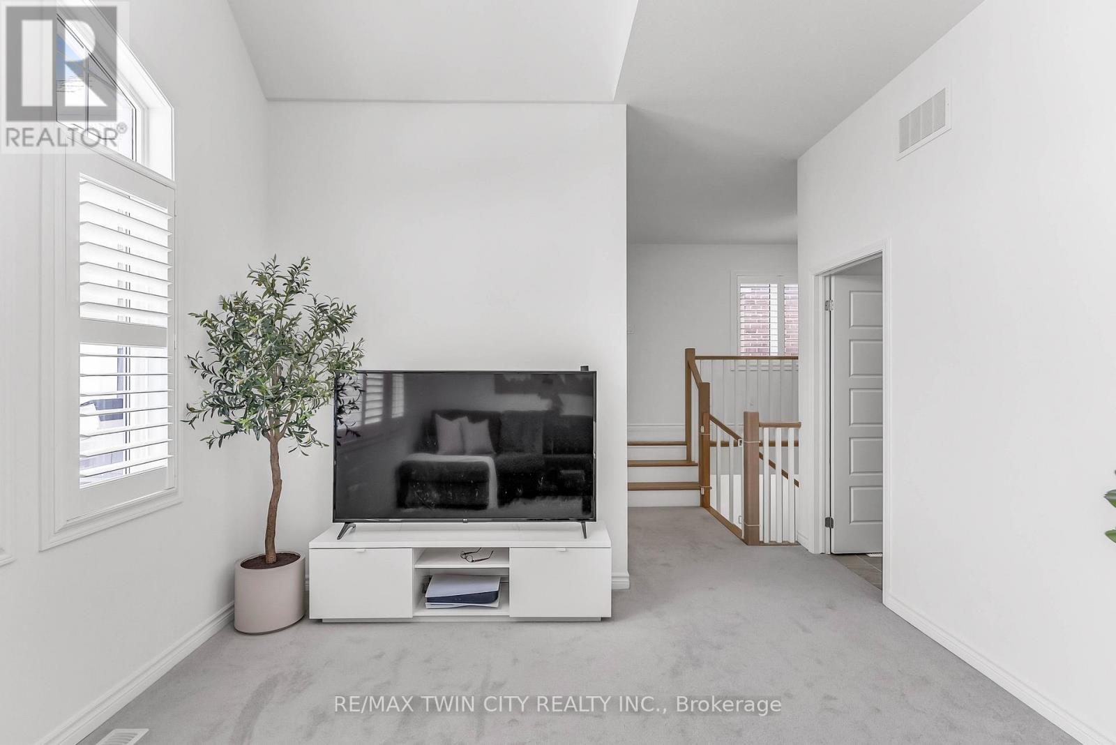 286 Forestwalk Street, Kitchener, Ontario  N2R 0T2 - Photo 31 - X12670966