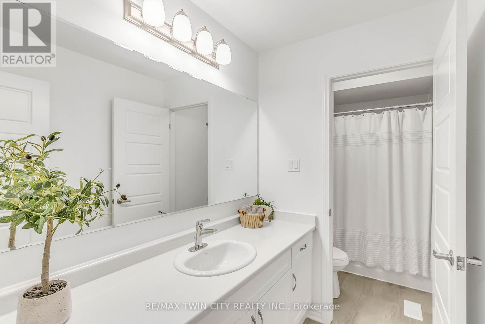 286 Forestwalk Street, Kitchener, Ontario  N2R 0T2 - Photo 36 - X12670966