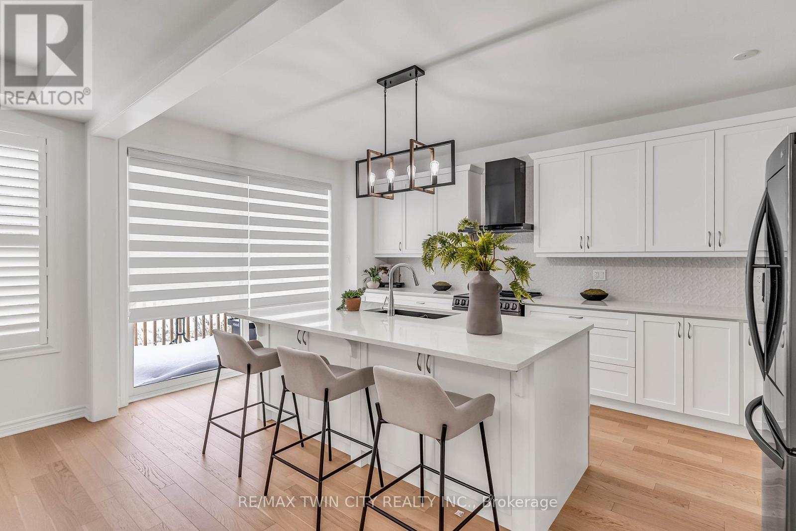 286 Forestwalk Street, Kitchener, Ontario  N2R 0T2 - Photo 8 - X12670966