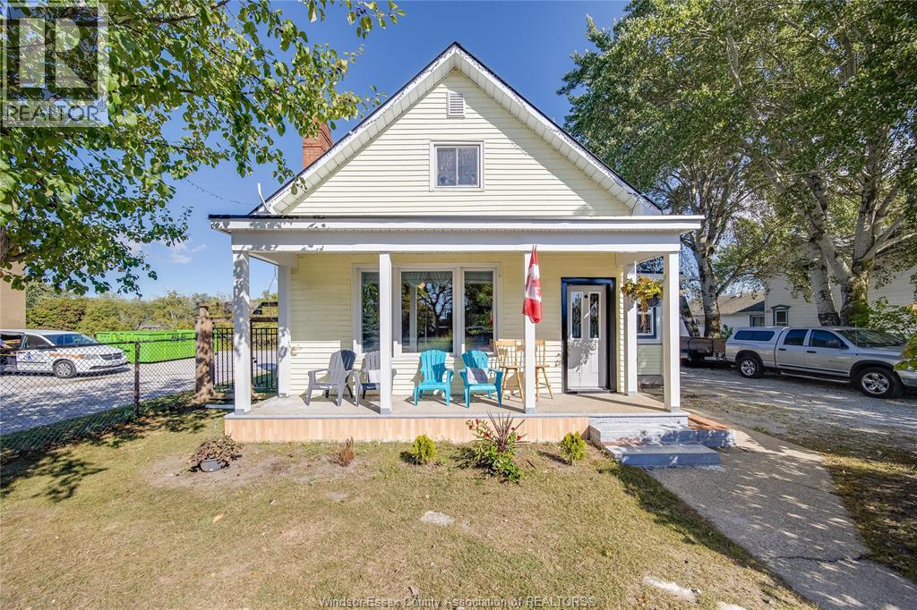 MLS# 26000189: 24 WATER STREET, Kingsville, Canada