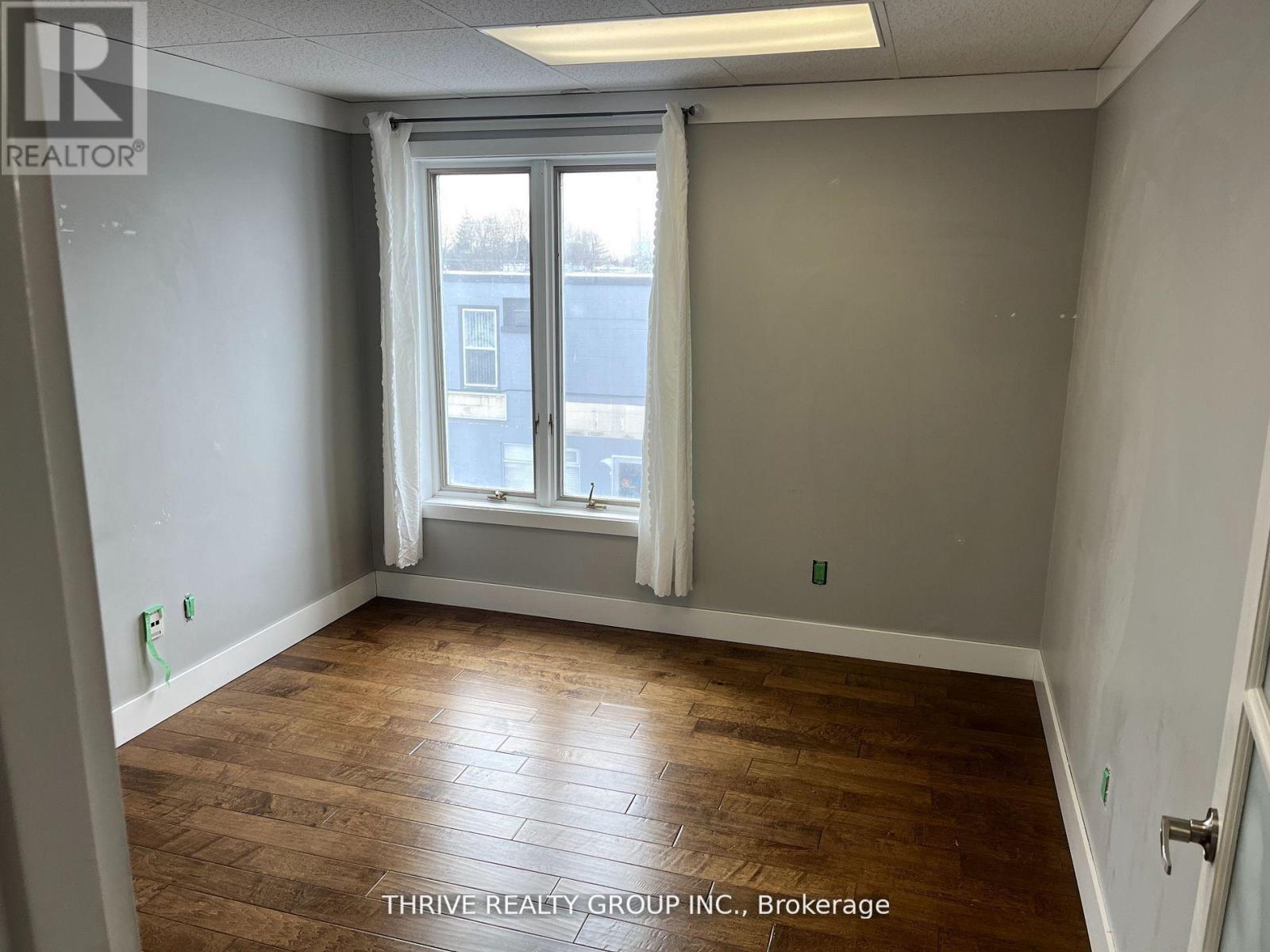 Upper - 426 Third Street, London East, Ontario  N5W 4W6 - Photo 6 - X12671012