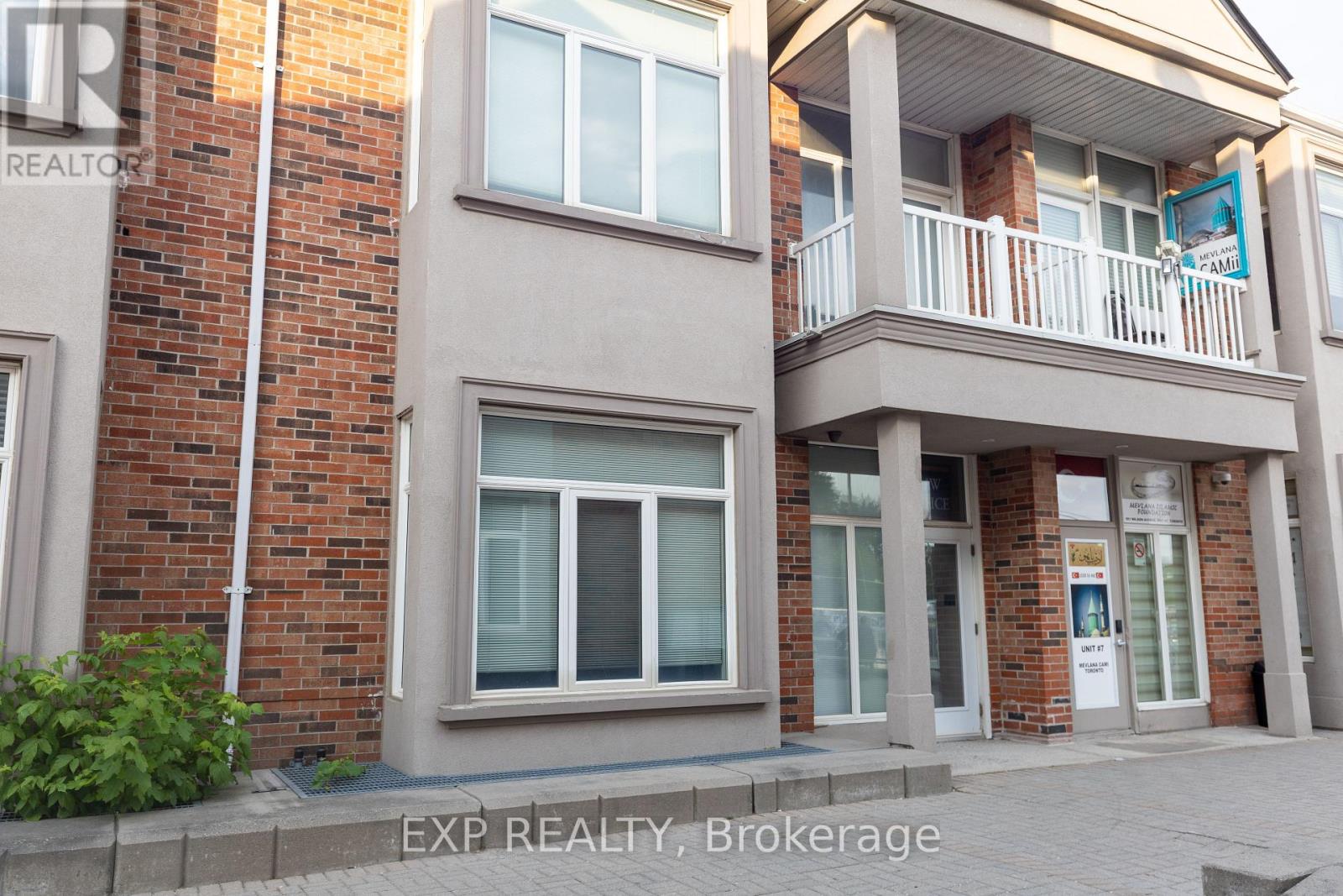 8 - 951 Wilson Avenue, Toronto, Ontario  M3K 2A7 - Photo 2 - W12671088
