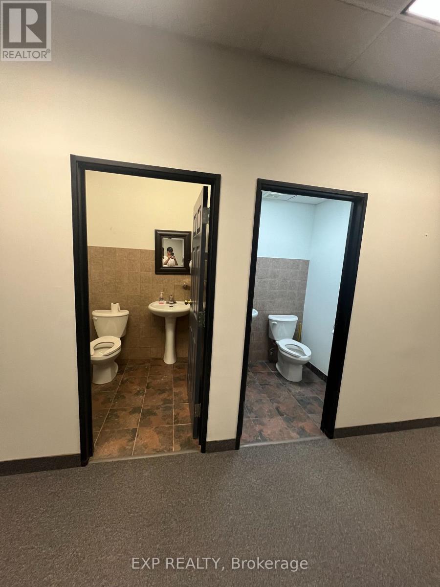 8 - 951 Wilson Avenue, Toronto, Ontario  M3K 2A7 - Photo 9 - W12671088