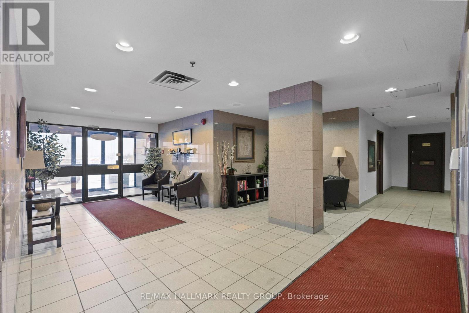 504 - 2019 Bank Street, Ottawa, Ontario  K1V 0N1 - Photo 2 - X12671096