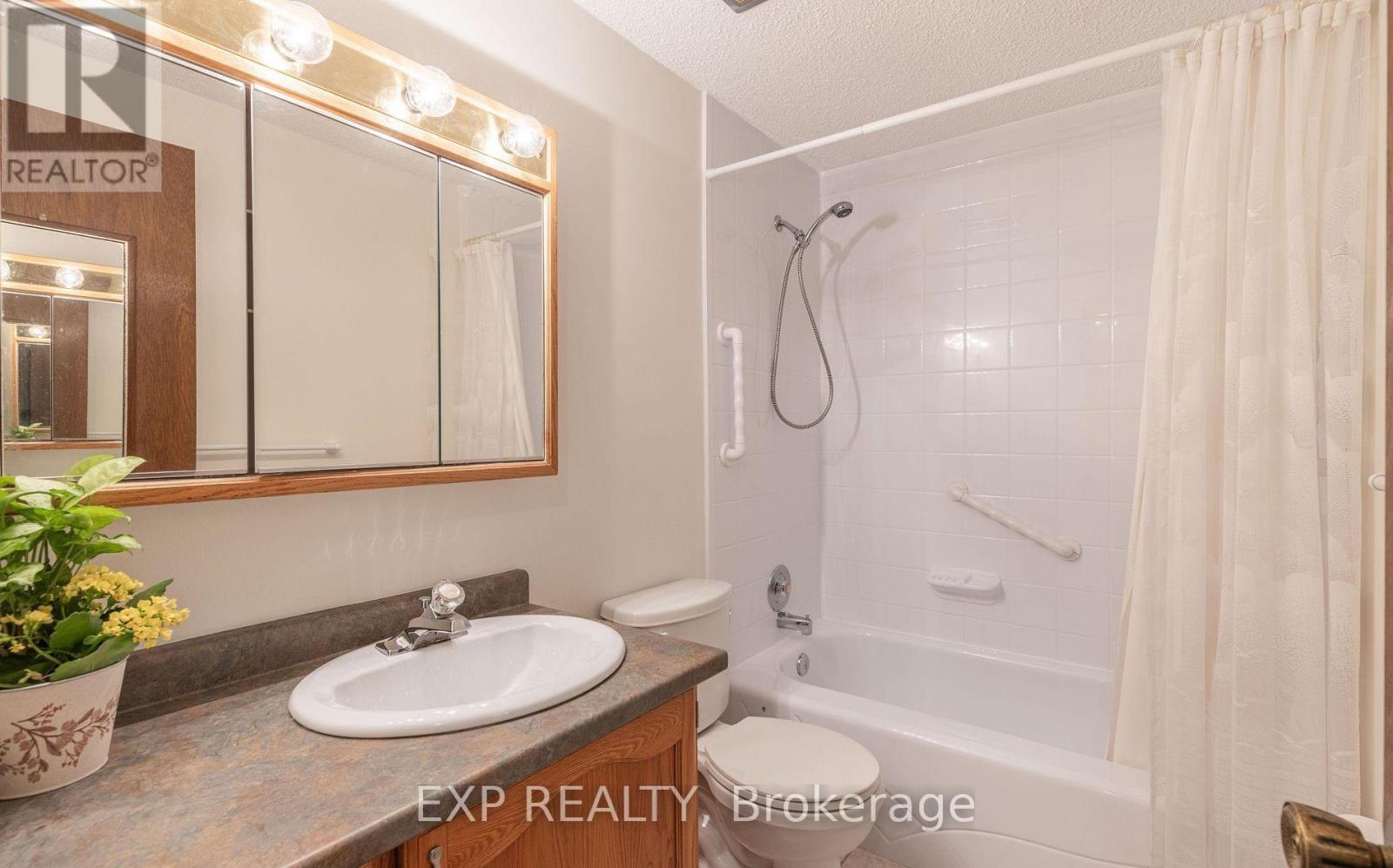 310 1/2 Linwell Road, St. Catharines, Ontario  L2N 1T3 - Photo 18 - X12670992