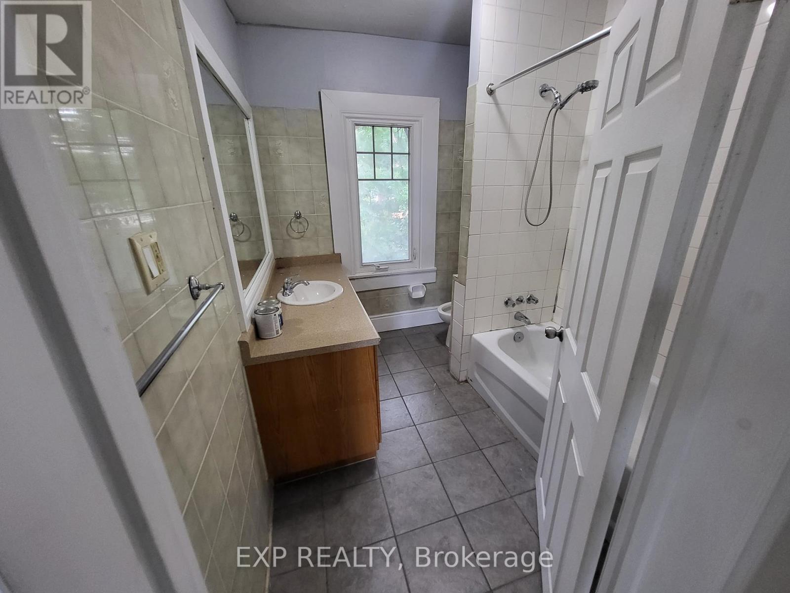 2 - 9 Proctor Boulevard, Hamilton, Ontario  L8M 2M2 - Photo 5 - X12671006