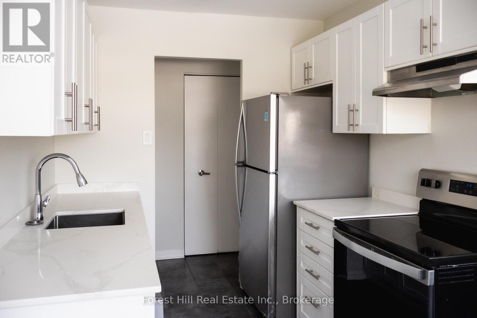 203 - 176 Eighth Street, Collingwood, Ontario  L9Y 2C8 - Photo 2 - S12671030