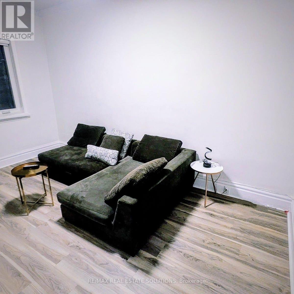 Upper - 206 Bathurst Street, Toronto, Ontario  M5T 2R9 - Photo 17 - C12671048