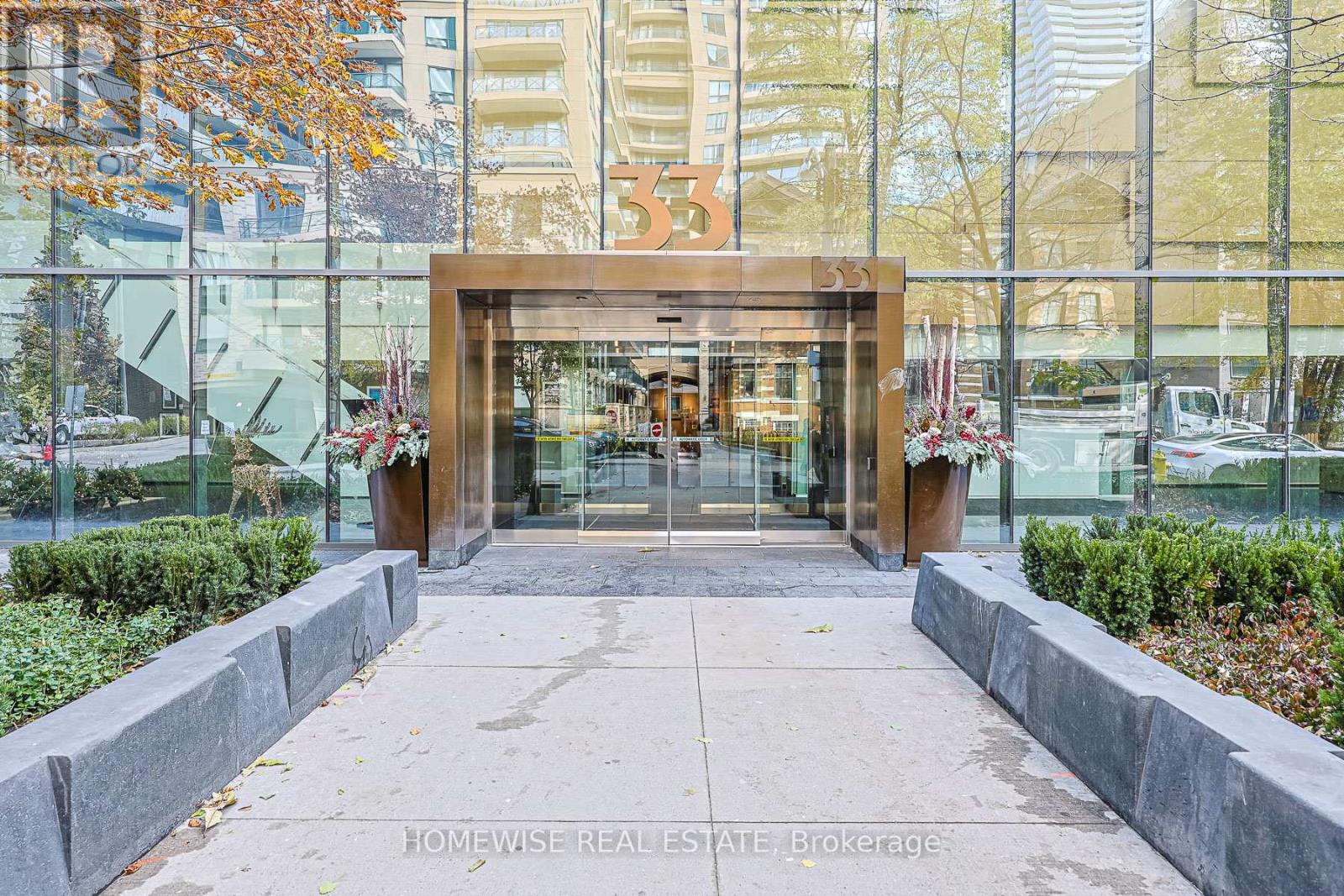 4203 - 33 Charles Street E, Toronto, Ontario  M4Y 0A2 - Photo 2 - C12671052