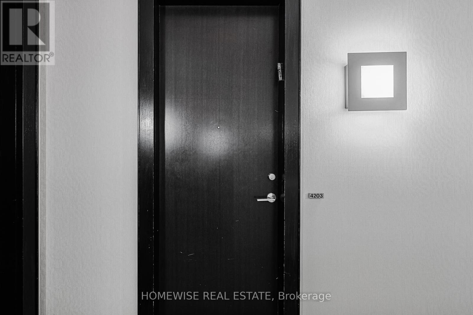 4203 - 33 Charles Street E, Toronto, Ontario  M4Y 0A2 - Photo 3 - C12671052