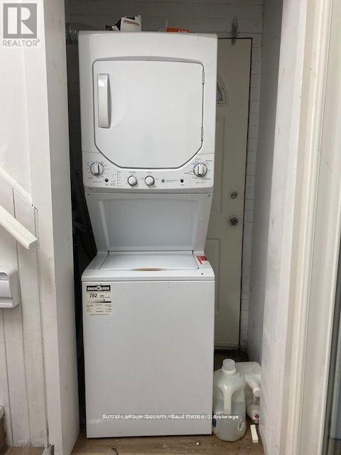 Upper - 6 Rusholme Park Crescent, Toronto, Ontario  M6J 2C9 - Photo 9 - C12671056