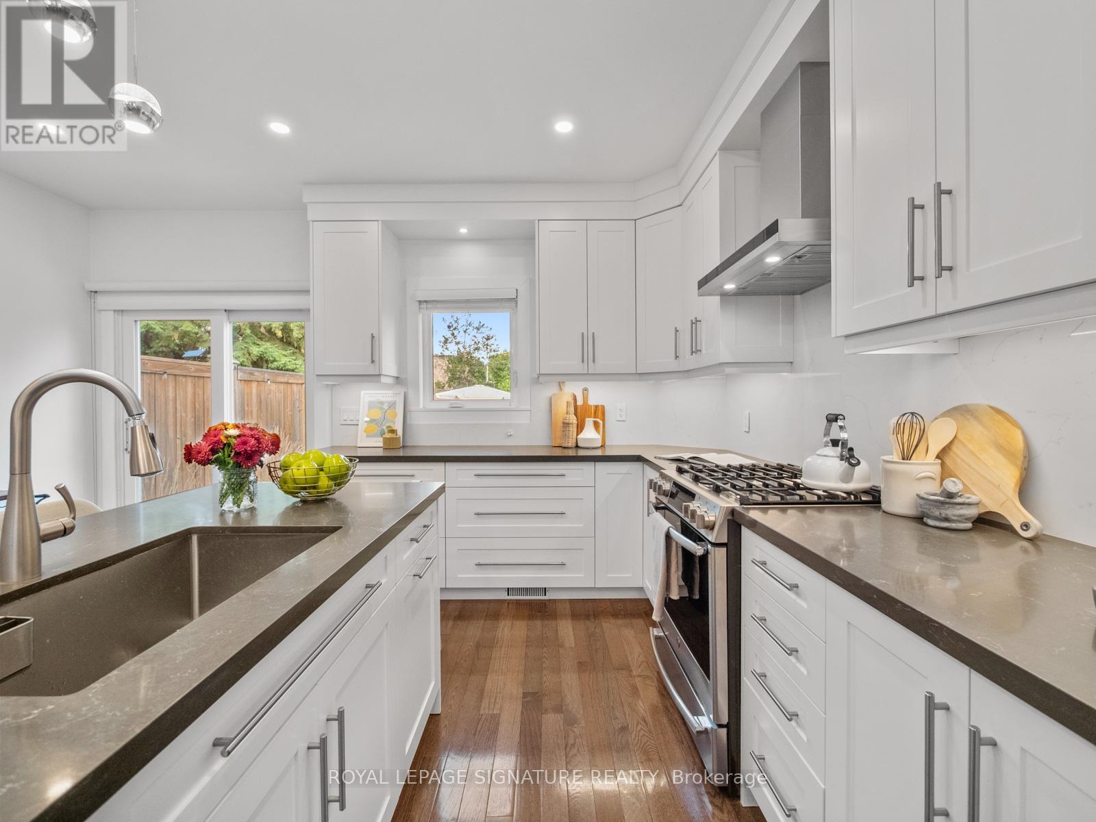 151 Eastwood Avenue, Toronto, Ontario  M1N 3H5 - Photo 17 - E12671108