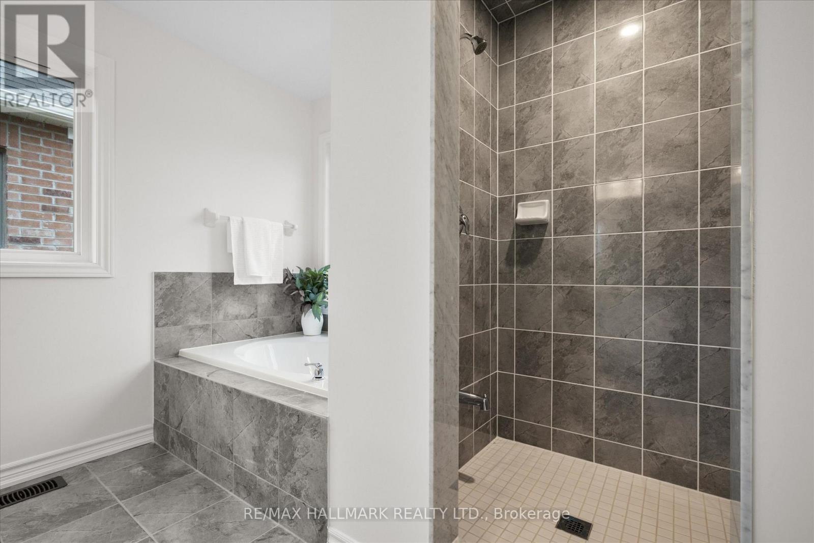 11 Tamblyn Trail, New Tecumseth, Ontario  L0G 1A0 - Photo 37 - N12671054