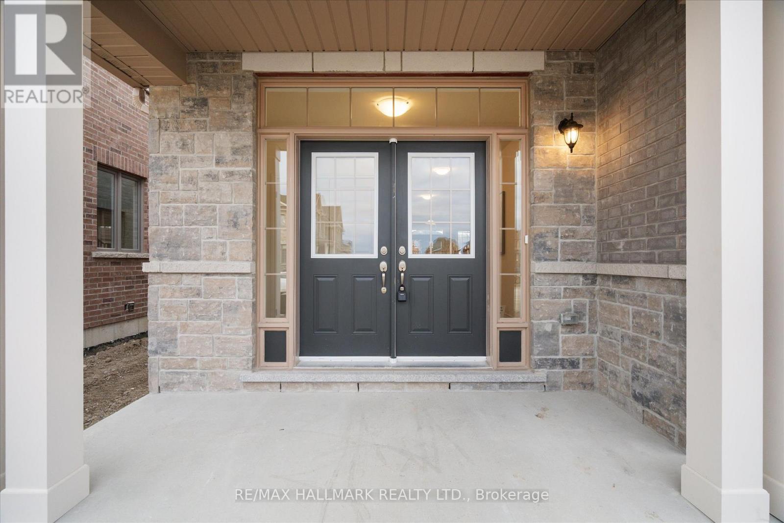 11 Tamblyn Trail, New Tecumseth, Ontario  L0G 1A0 - Photo 4 - N12671054