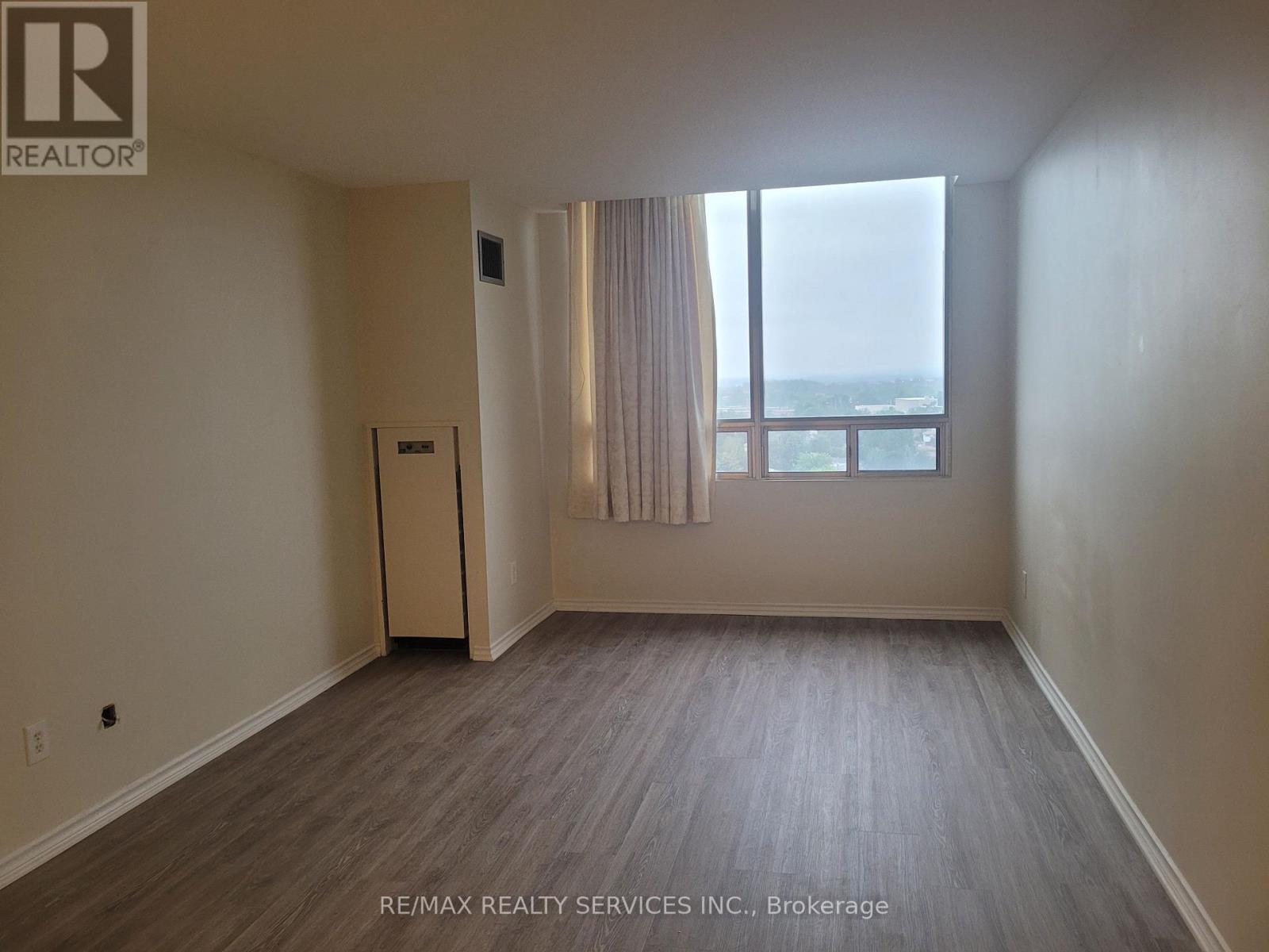 1206 - 330 Mill Street S, Brampton, Ontario  L6Y 3V3 - Photo 10 - W12670988