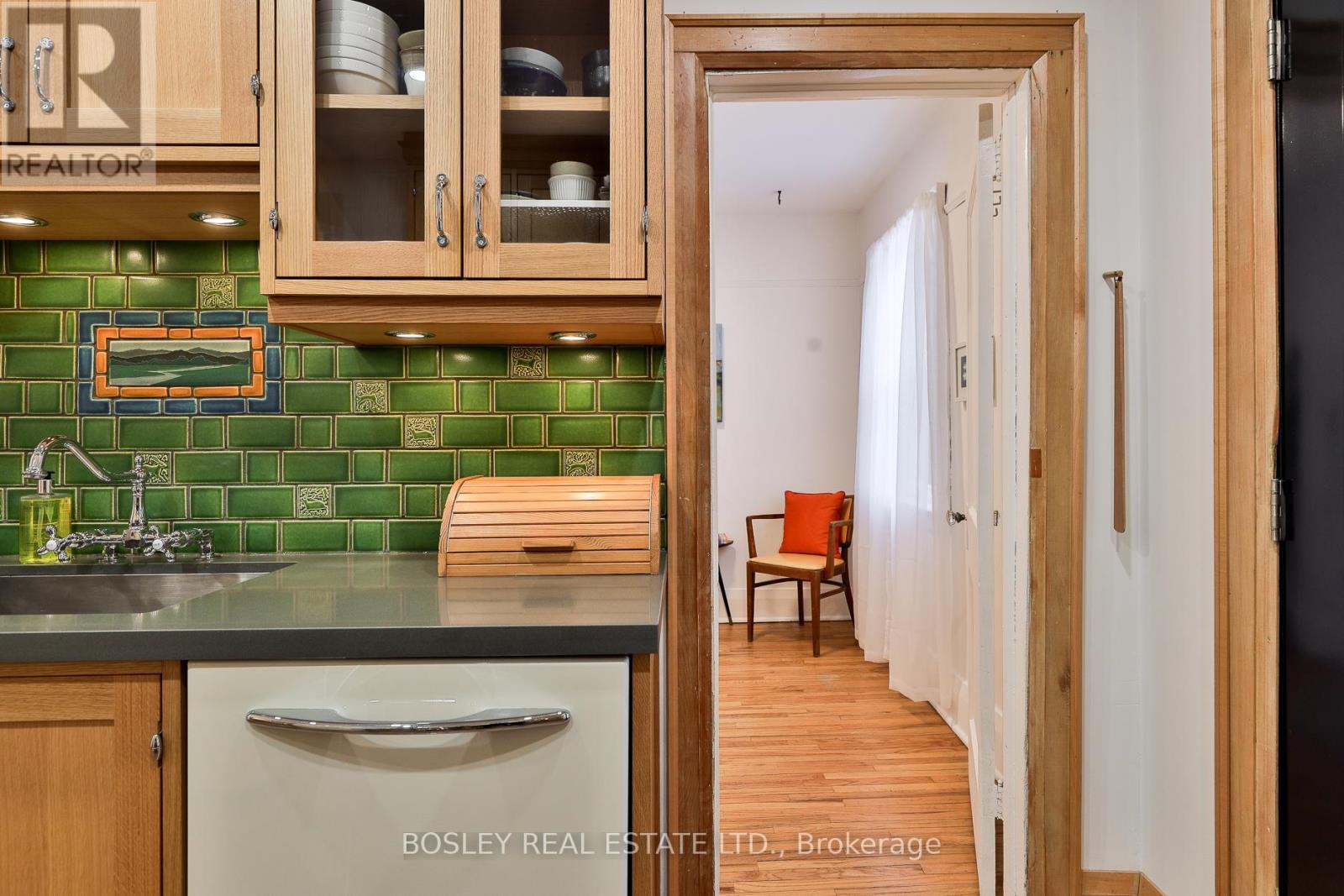 224 Rosethorn Avenue, Toronto, Ontario  M6M 3L1 - Photo 18 - W12670994