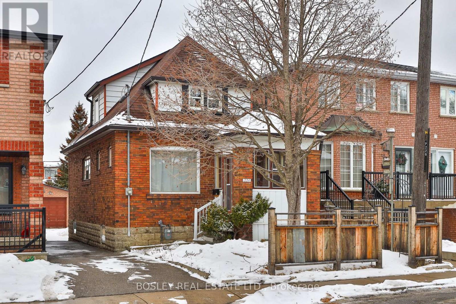 224 Rosethorn Avenue, Toronto, Ontario  M6M 3L1 - Photo 2 - W12670994