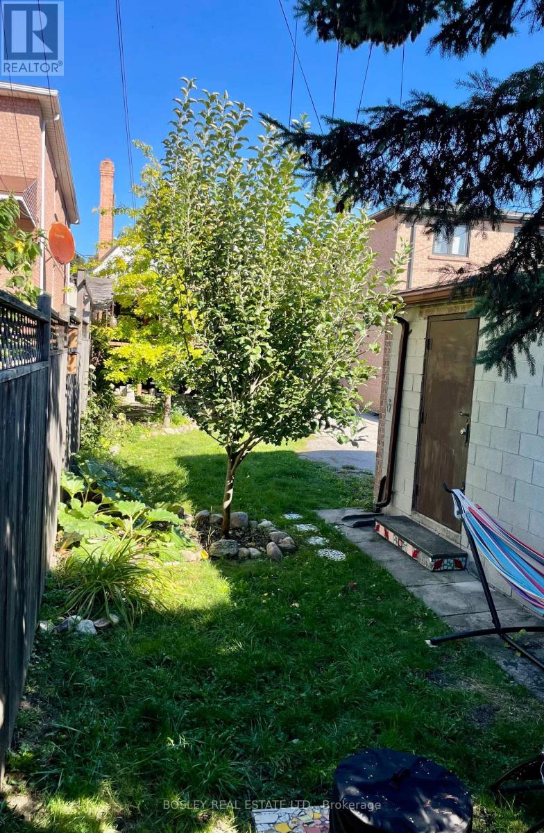 224 Rosethorn Avenue, Toronto, Ontario  M6M 3L1 - Photo 45 - W12670994