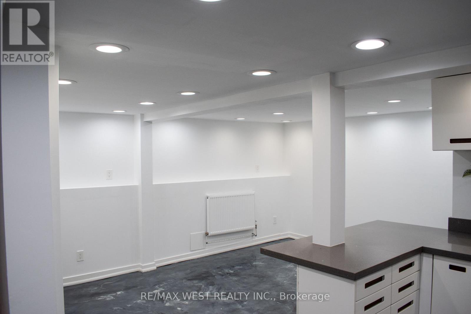 365 Silverthorn Avenue, Toronto, Ontario  M6M 3G7 - Photo 4 - W12671070