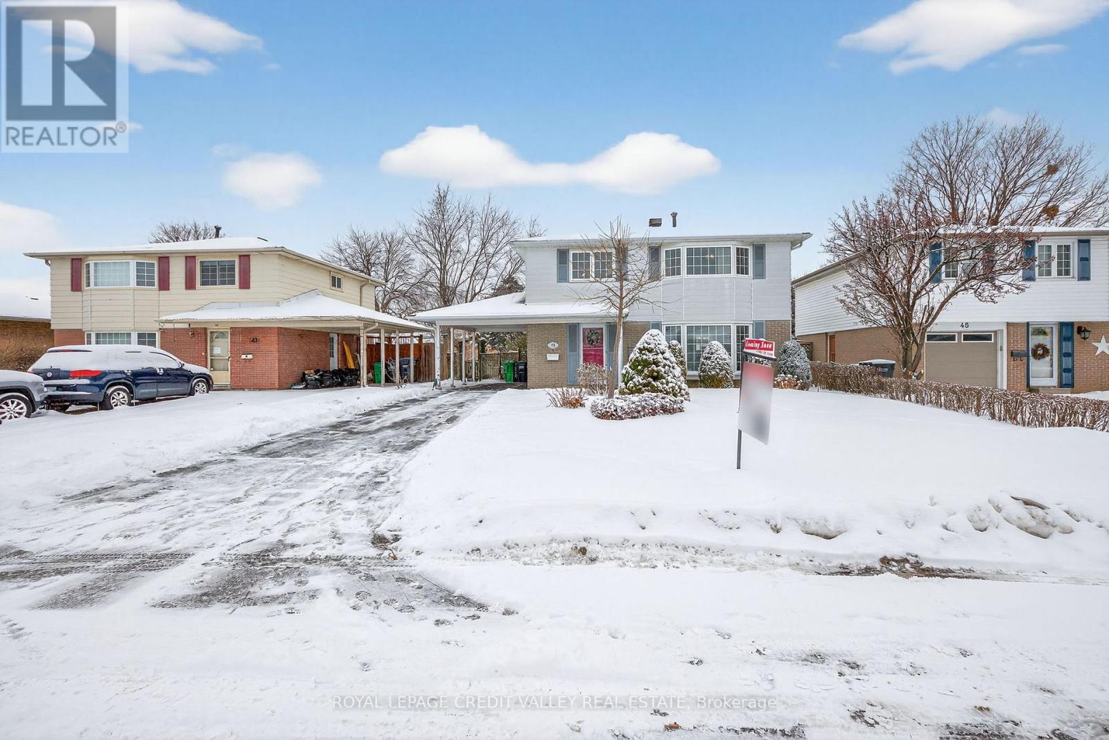 43 Benton Street, Brampton, Ontario  L6W 3B8 - Photo 2 - W12671078