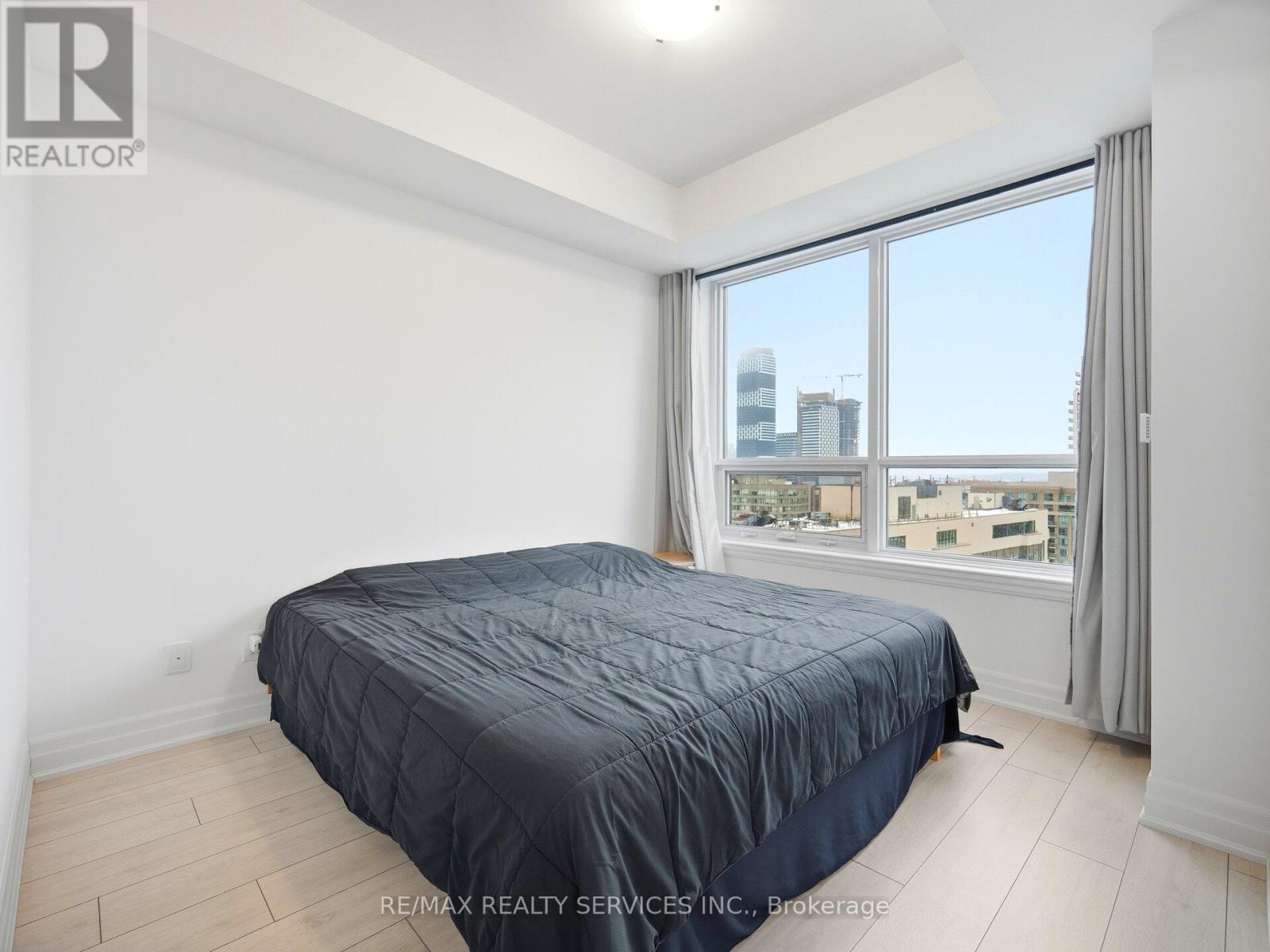 2401 - 30 Elm Drive, Mississauga, Ontario  L5B 0N6 - Photo 15 - W12671090