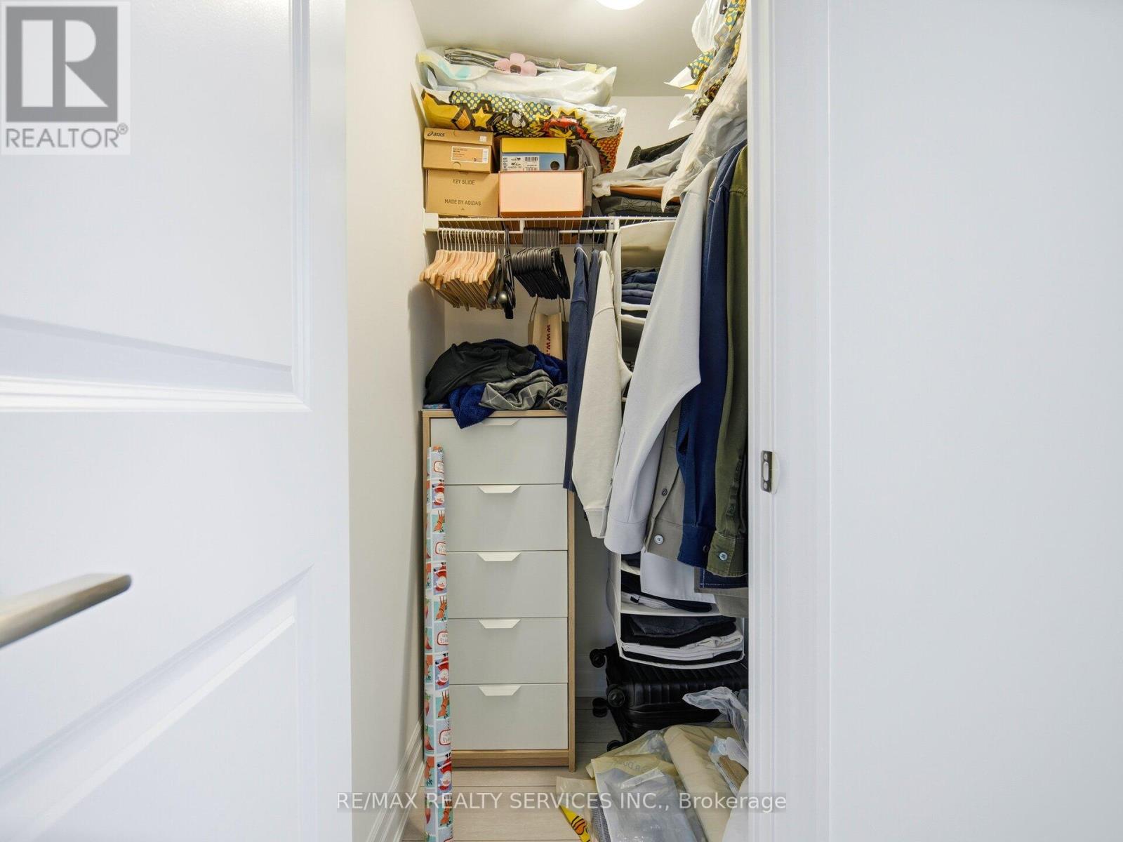 2401 - 30 Elm Drive, Mississauga, Ontario  L5B 0N6 - Photo 18 - W12671090