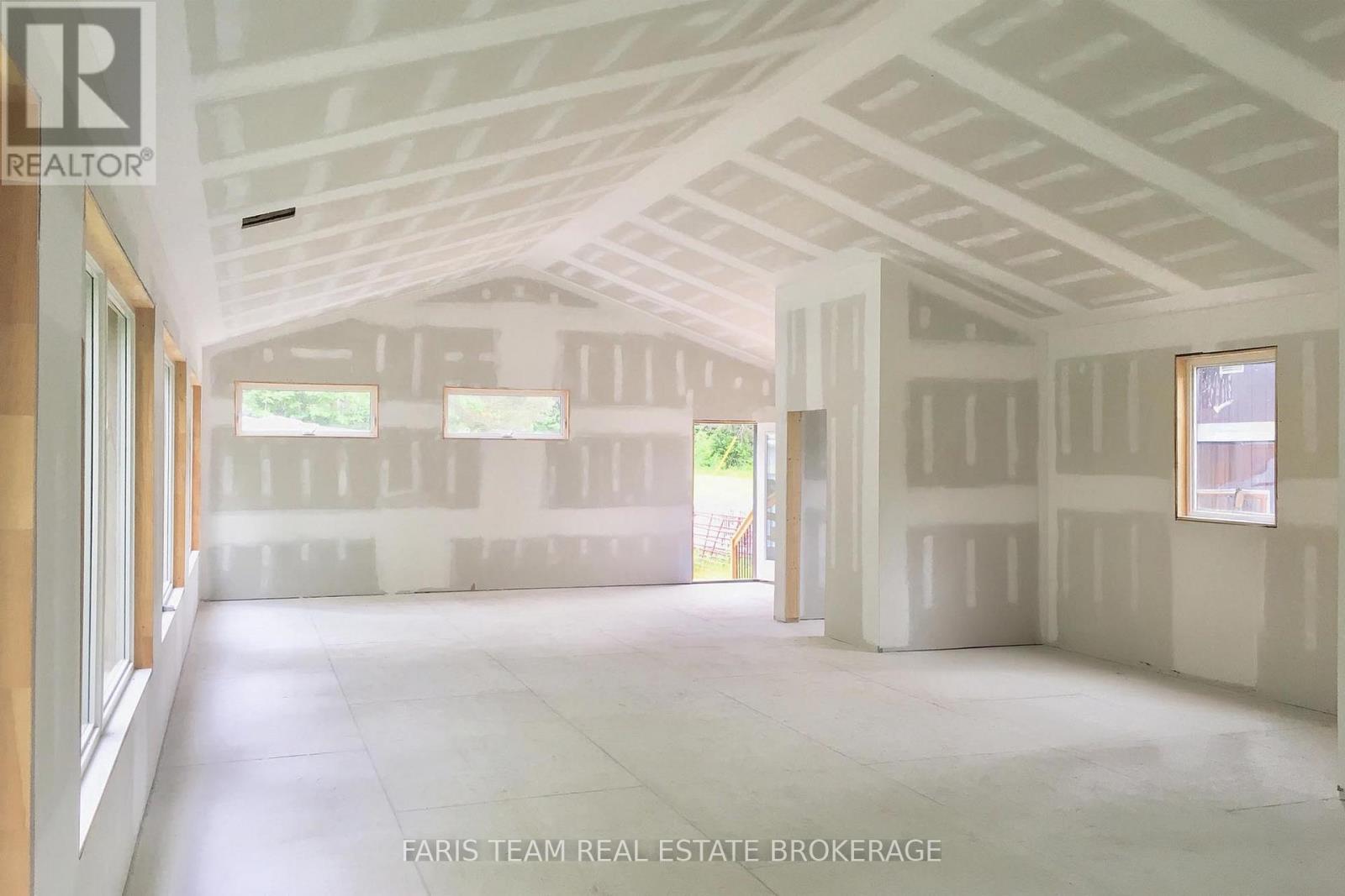 2180-2186 Hwy 141, Muskoka Lakes, Ontario  P0B 1L0 - Photo 2 - X12671104