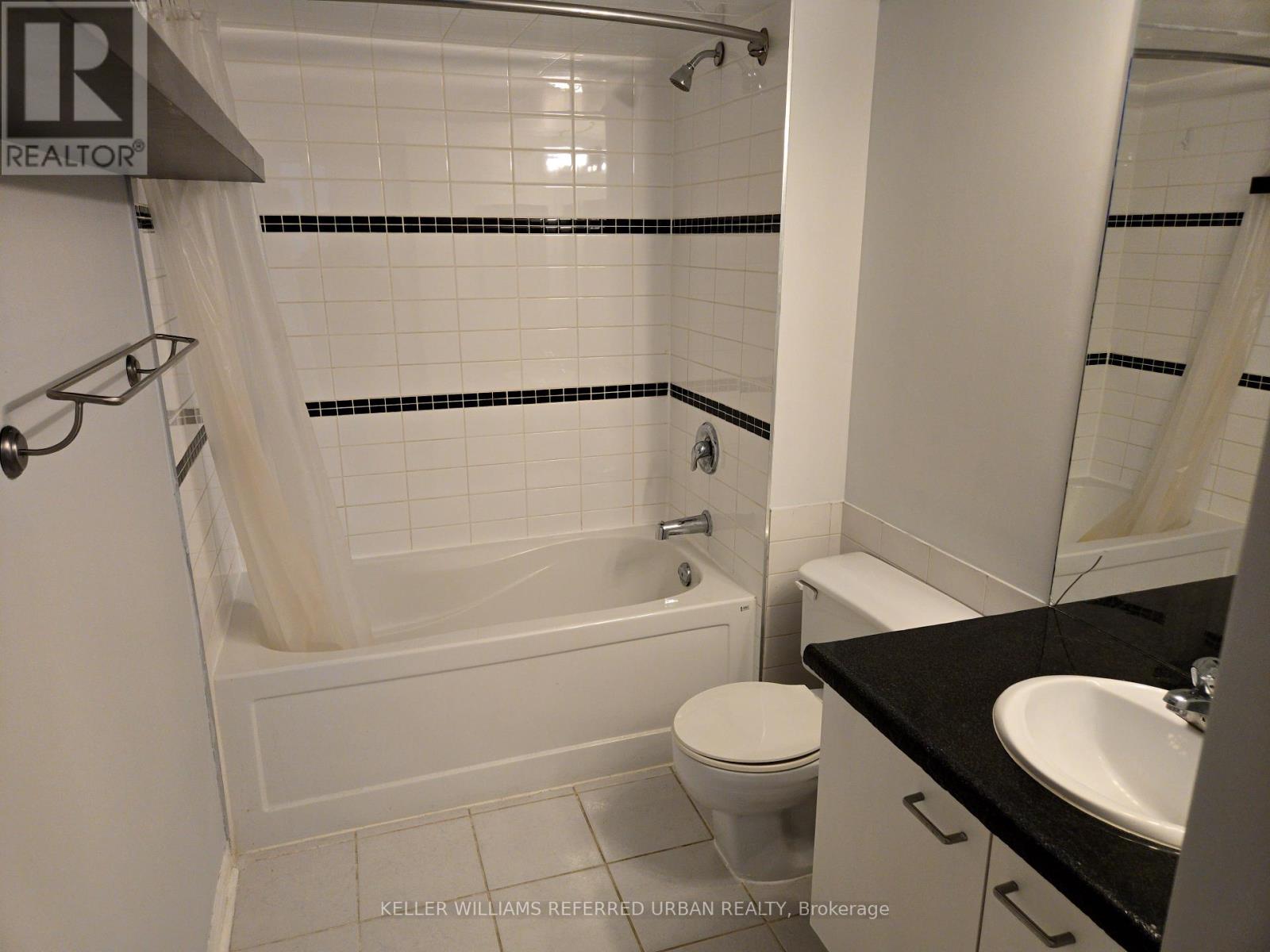 419 - 25 The Esplanade, Toronto, Ontario  M5E 1W5 - Photo 6 - C12594024