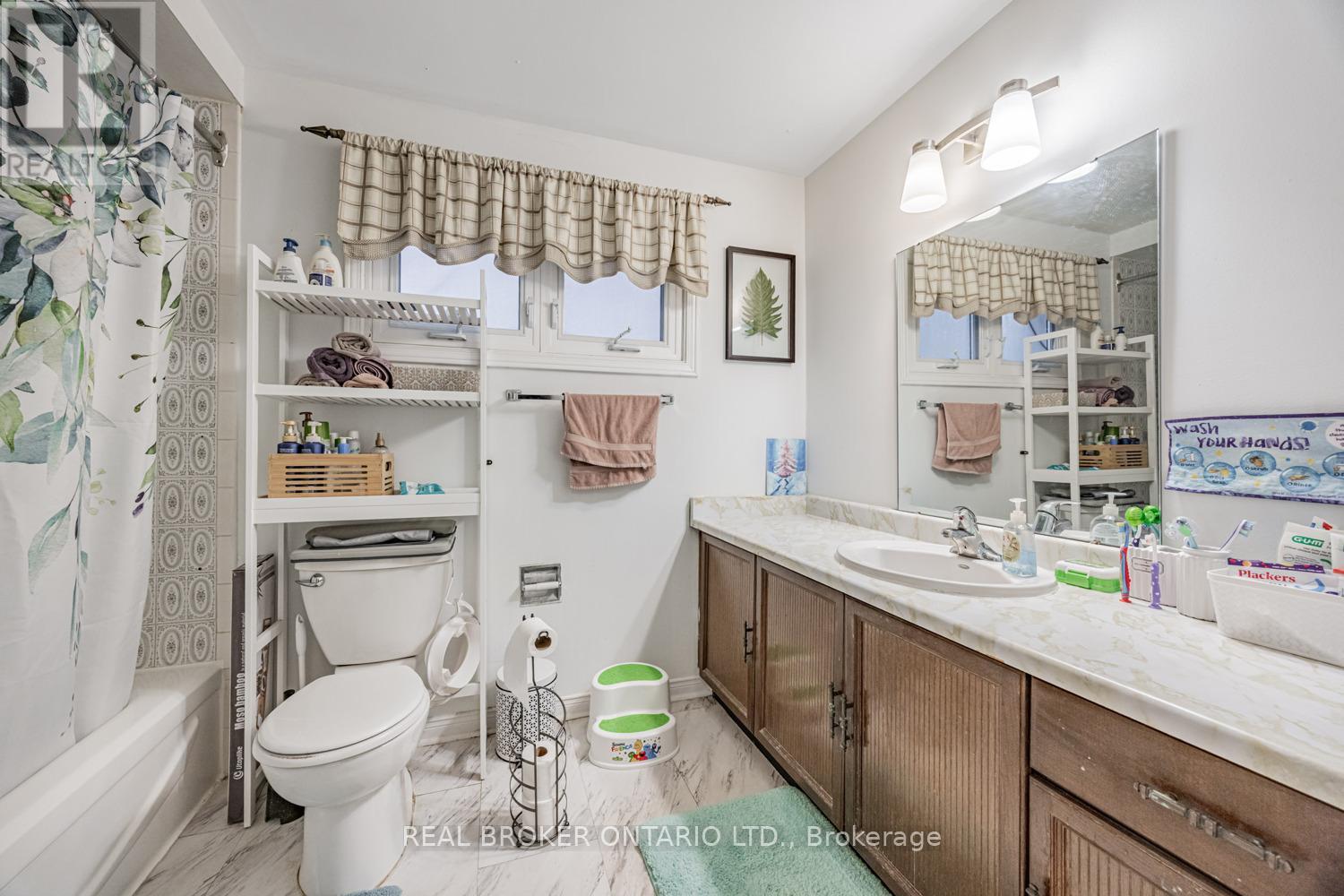 109 Robert Hicks Drive, Toronto, Ontario  M2R 3R2 - Photo 25 - C12665812