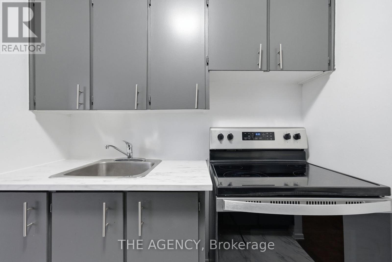 2607a - 2350 Dundas Street, Toronto, Ontario  M6P 4B2 - Photo 4 - W12669306