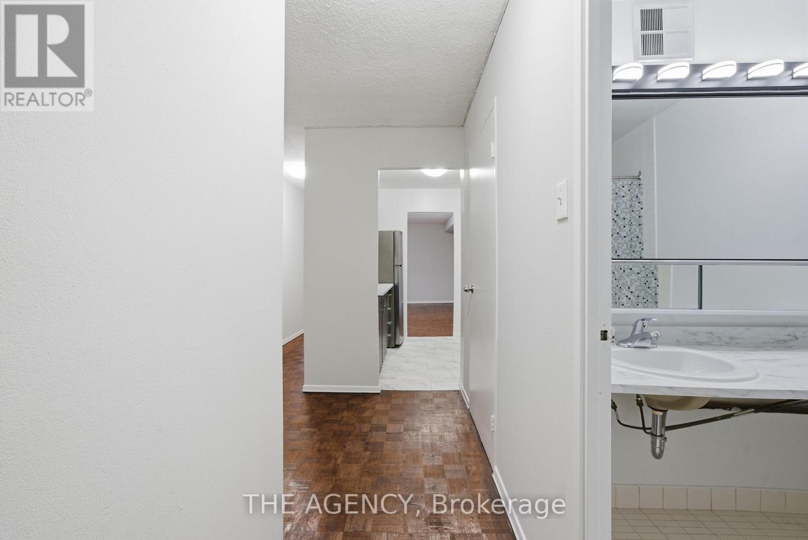 2607a - 2350 Dundas Street, Toronto, Ontario  M6P 4B2 - Photo 1 - W12669306