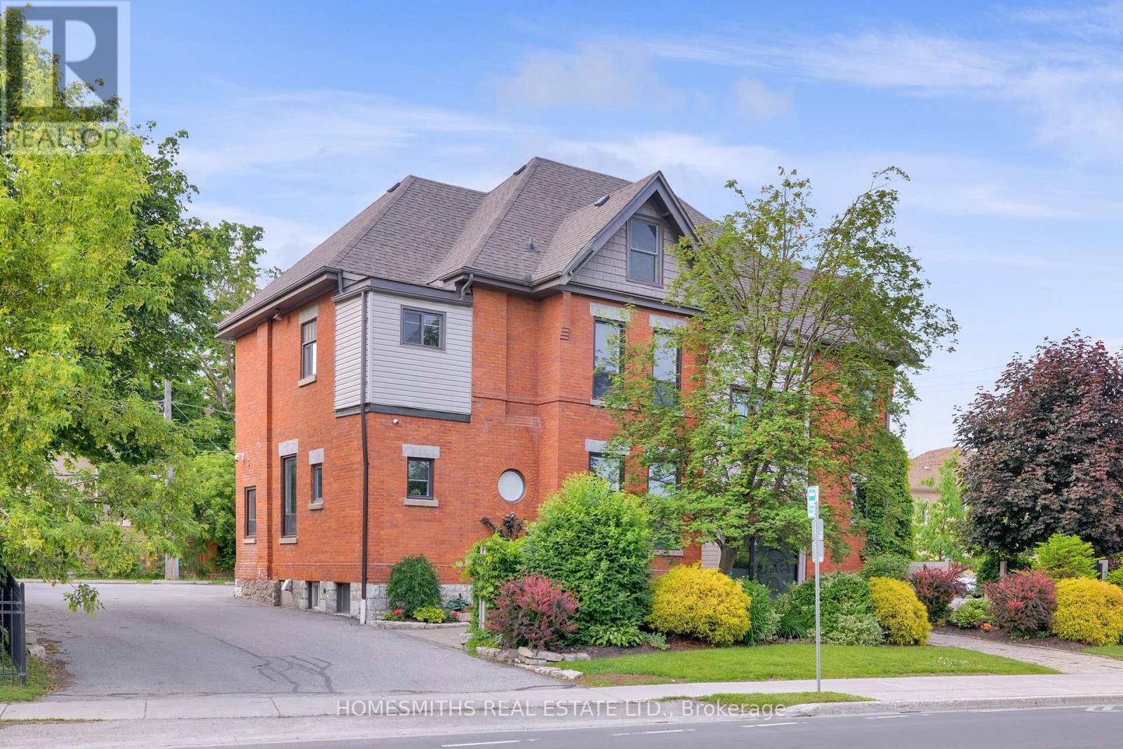 452 Charlotte Street, Peterborough, Ontario  K9J 2W3 - Photo 3 - X12671242