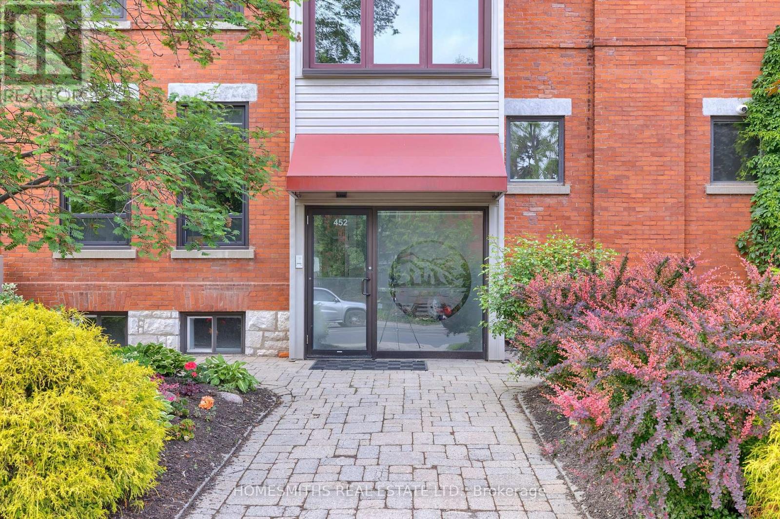 452 Charlotte Street, Peterborough, Ontario  K9J 2W3 - Photo 4 - X12671242