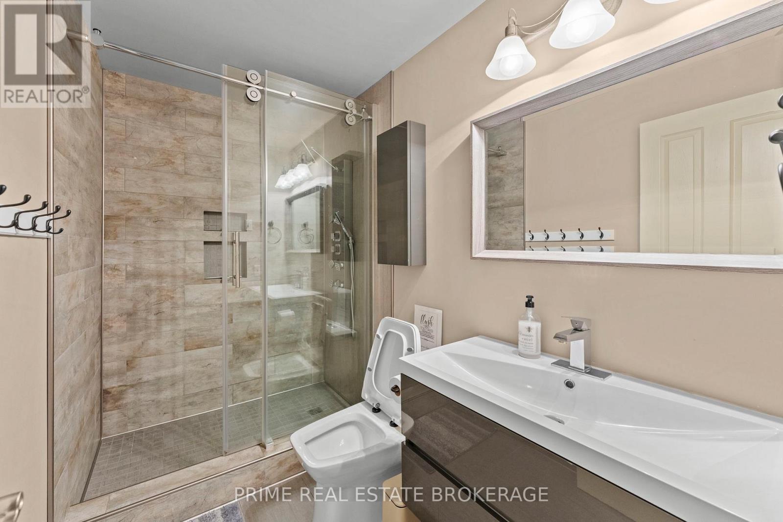 10219 Pinetree Drive, Lambton Shores, Ontario  N0M 1T0 - Photo 18 - X12671188