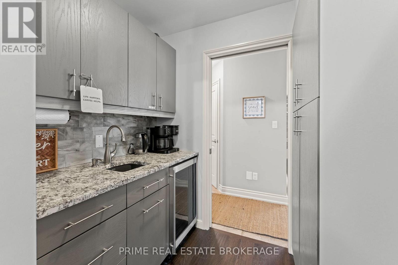 10219 Pinetree Drive, Lambton Shores, Ontario  N0M 1T0 - Photo 9 - X12671188