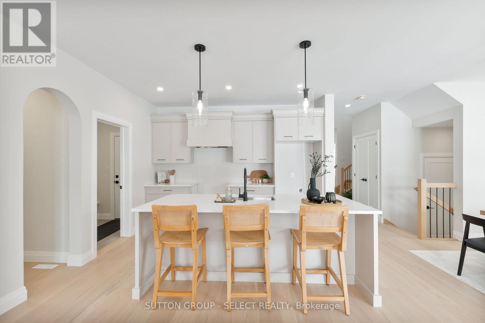 28 Lucas Road, St. Thomas, Ontario  N5R 0M5 - Photo 14 - X12671288