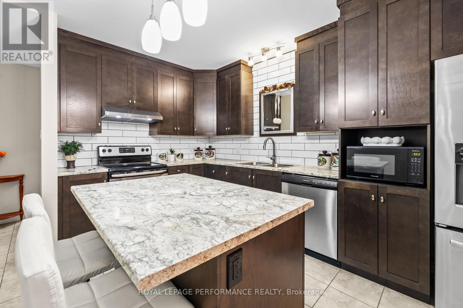 205 - 300 Solstice Crescent, Russell, Ontario  K0A 1W0 - Photo 9 - X12671152