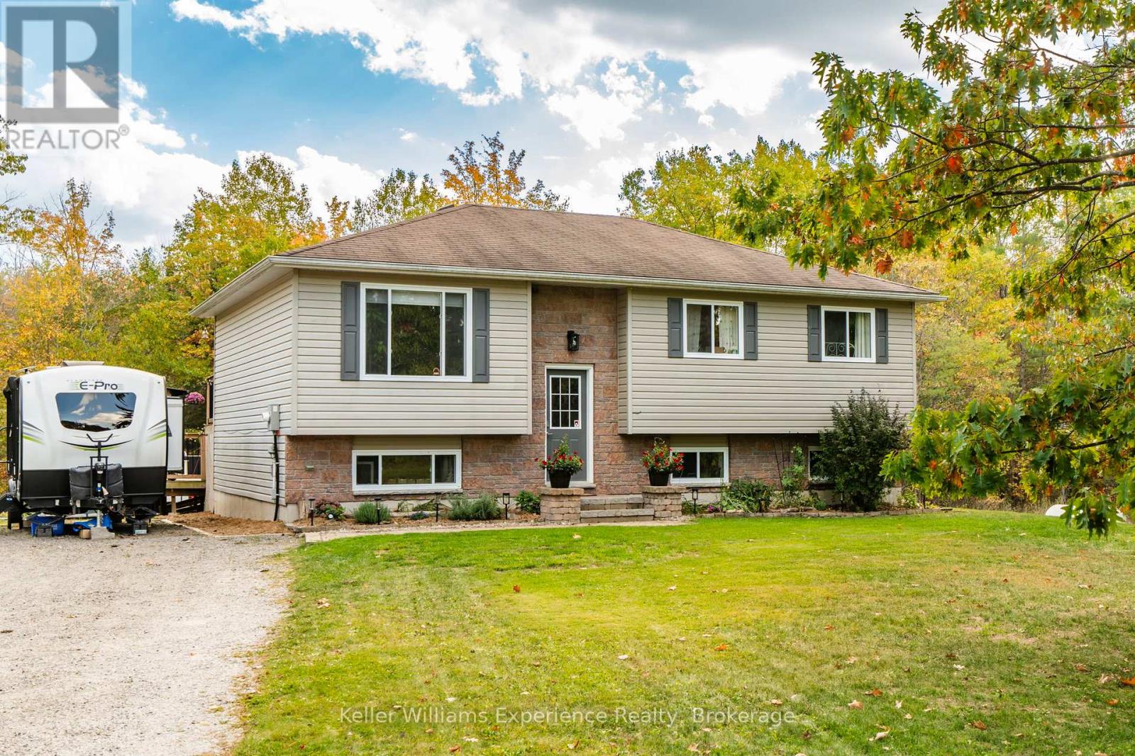 2891 Brady Drive, Severn (Washago), Ontario  P0E 1N0 - Photo 2 - S12671360