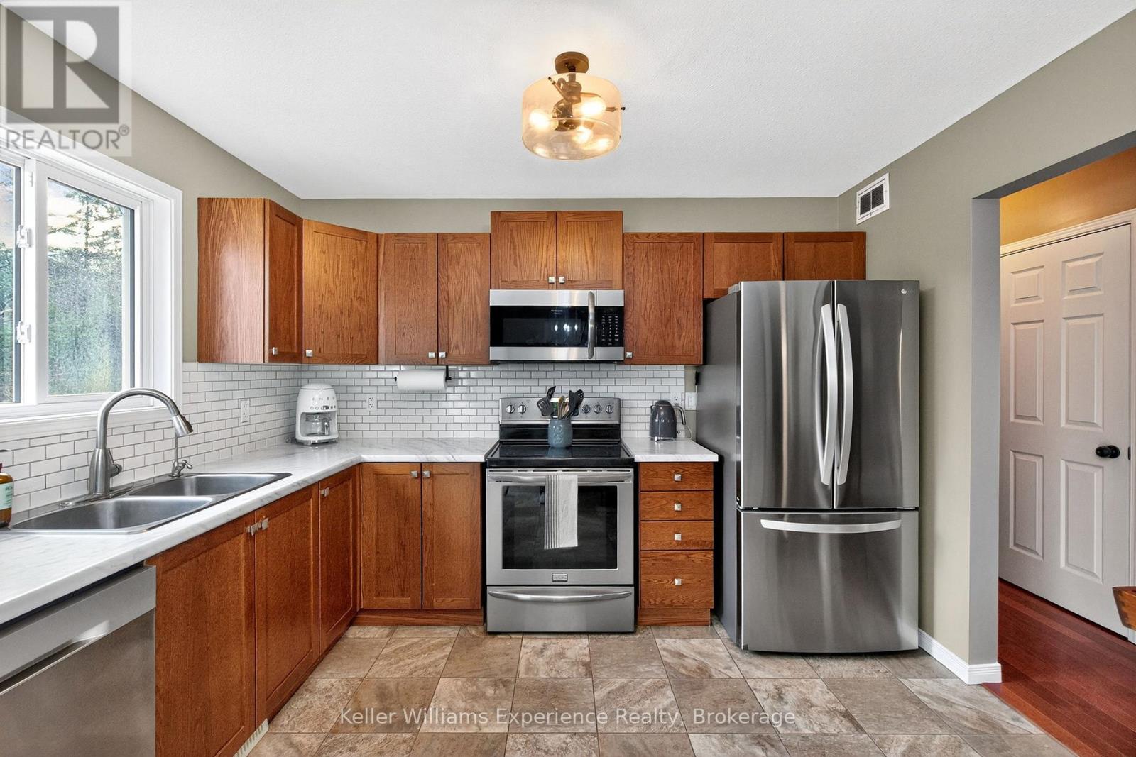 2891 Brady Drive, Severn (Washago), Ontario  P0E 1N0 - Photo 8 - S12671360