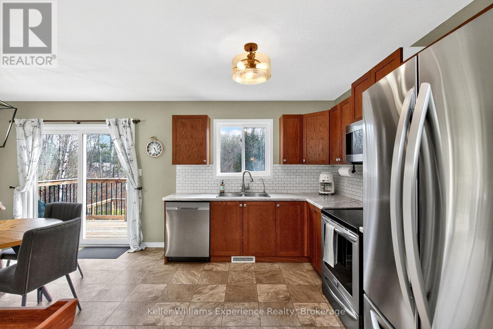 2891 Brady Drive, Severn (Washago), Ontario  P0E 1N0 - Photo 6 - S12671360