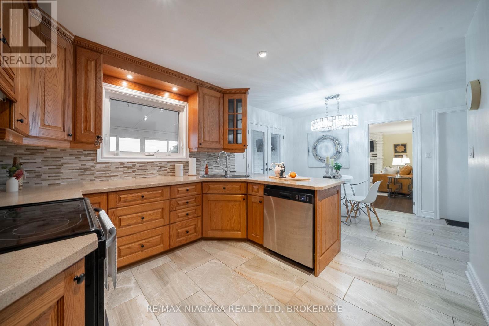 49 Royal York Road, St. Catharines (Lakeshore), Ontario  L2N 2N7 - Photo 17 - X12671354