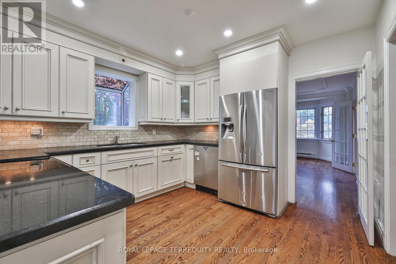 5 Apsley Road, Toronto, Ontario  M5M 2X7 - Photo 13 - C12671230