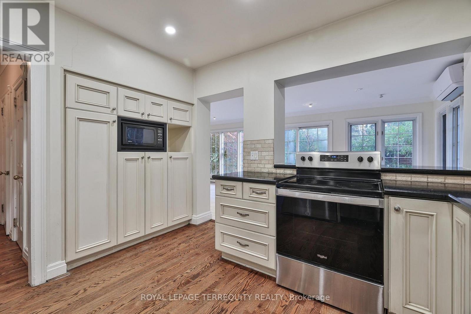 5 Apsley Road, Toronto, Ontario  M5M 2X7 - Photo 14 - C12671230