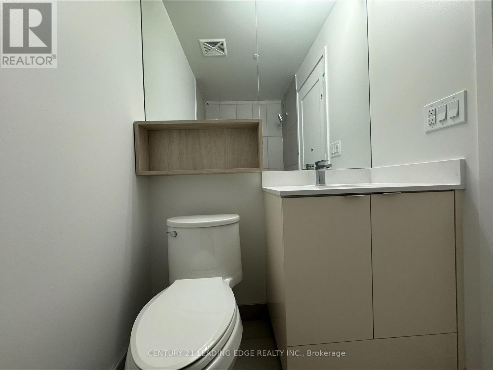 1622 - 70 Princess Street, Toronto, Ontario  M5A 0X6 - Photo 10 - C12671256