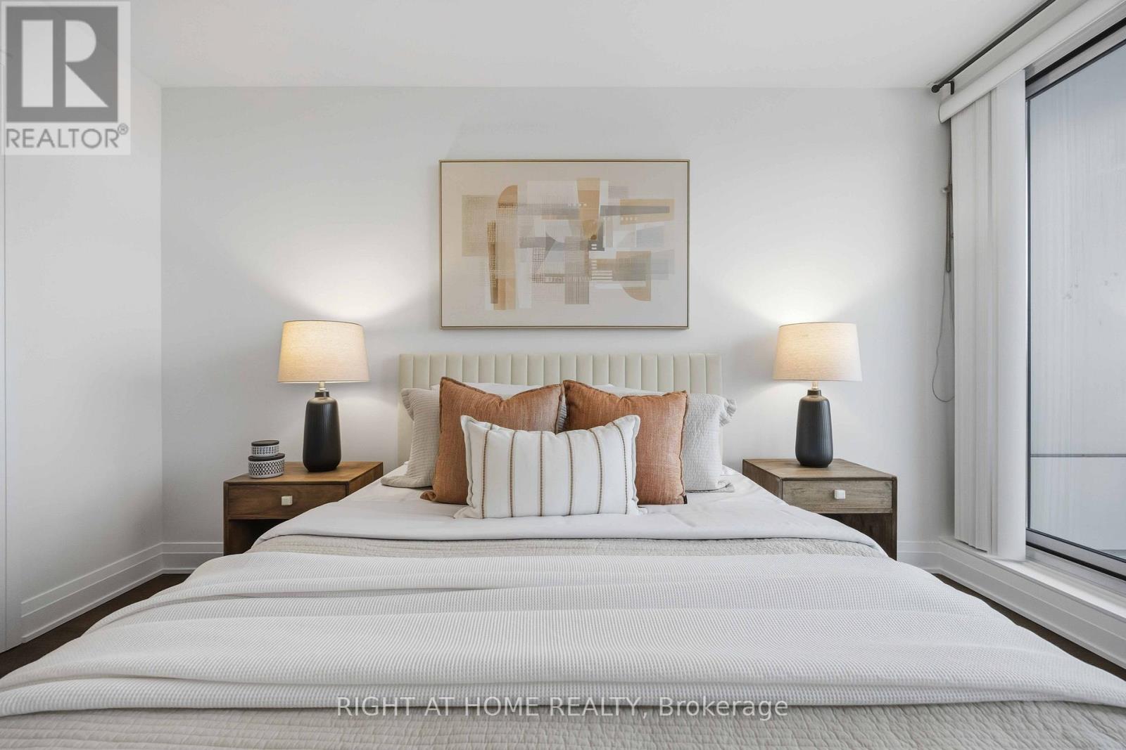 909 - 530 St Clair Avenue W, Toronto, Ontario  M6C 0A2 - Photo 11 - C12671278