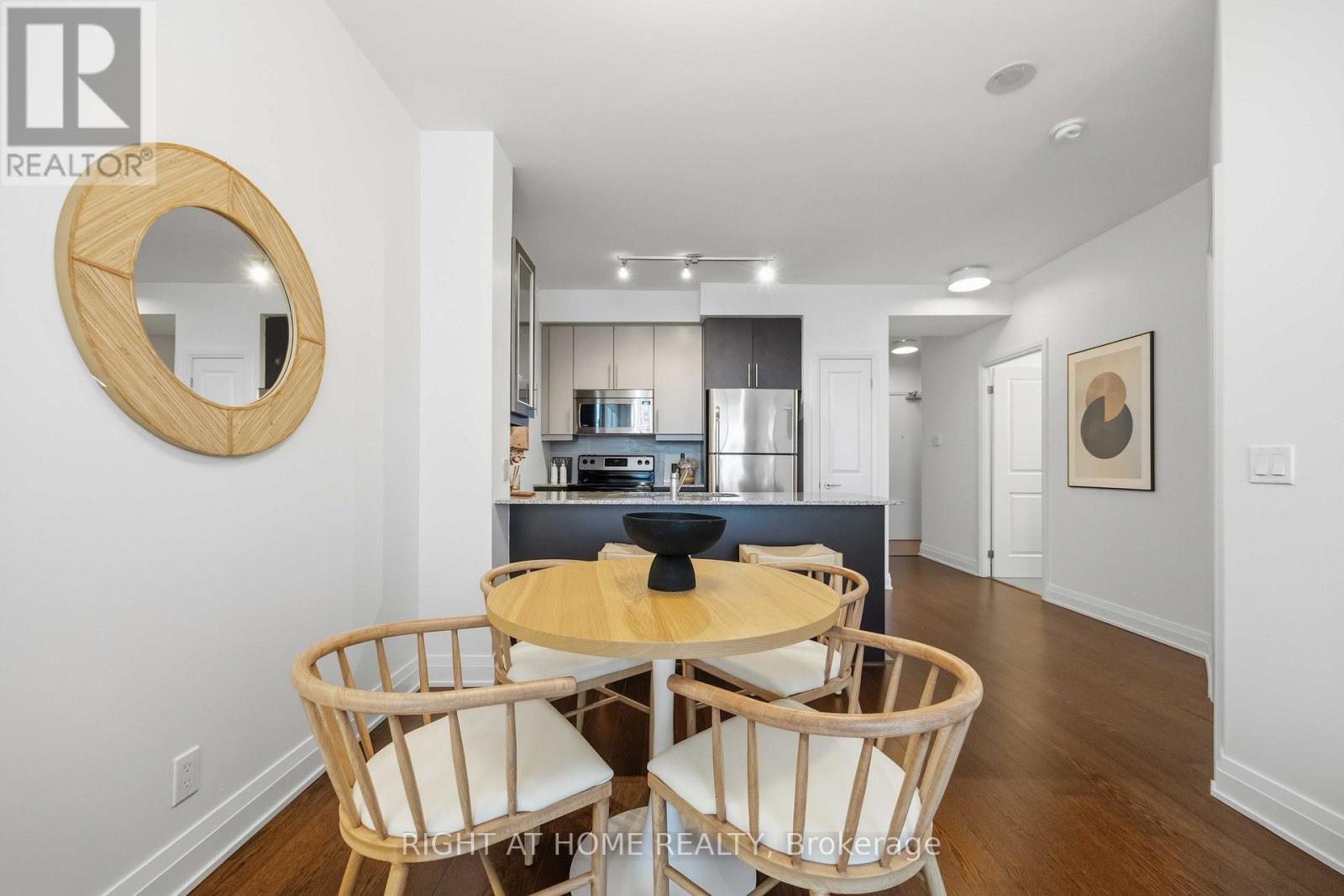 909 - 530 St Clair Avenue W, Toronto, Ontario  M6C 0A2 - Photo 5 - C12671278