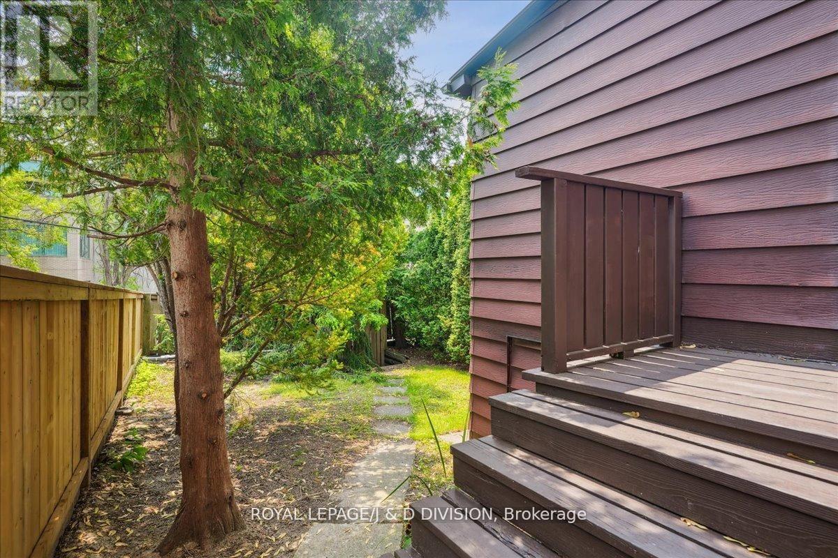 51 Chicora Avenue, Toronto, Ontario  M5R 1T7 - Photo 15 - C12671366