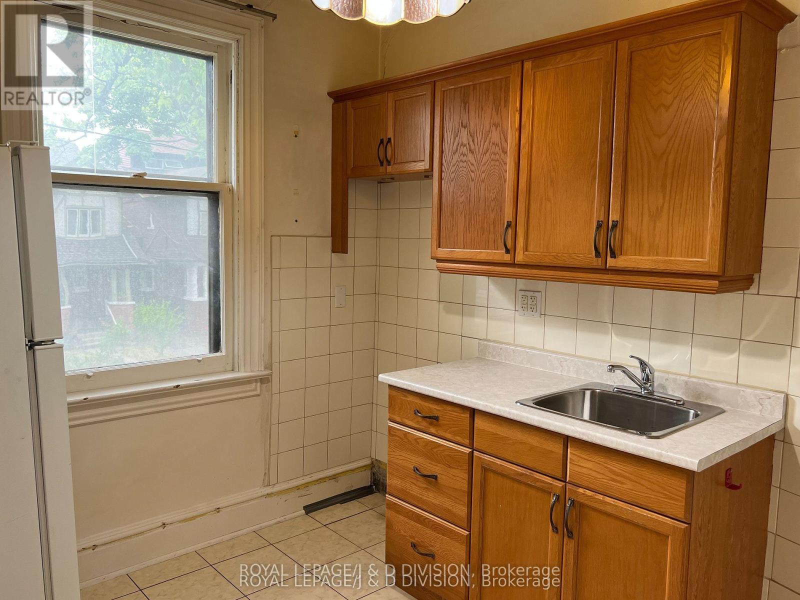 51 Chicora Avenue, Toronto, Ontario  M5R 1T7 - Photo 24 - C12671366