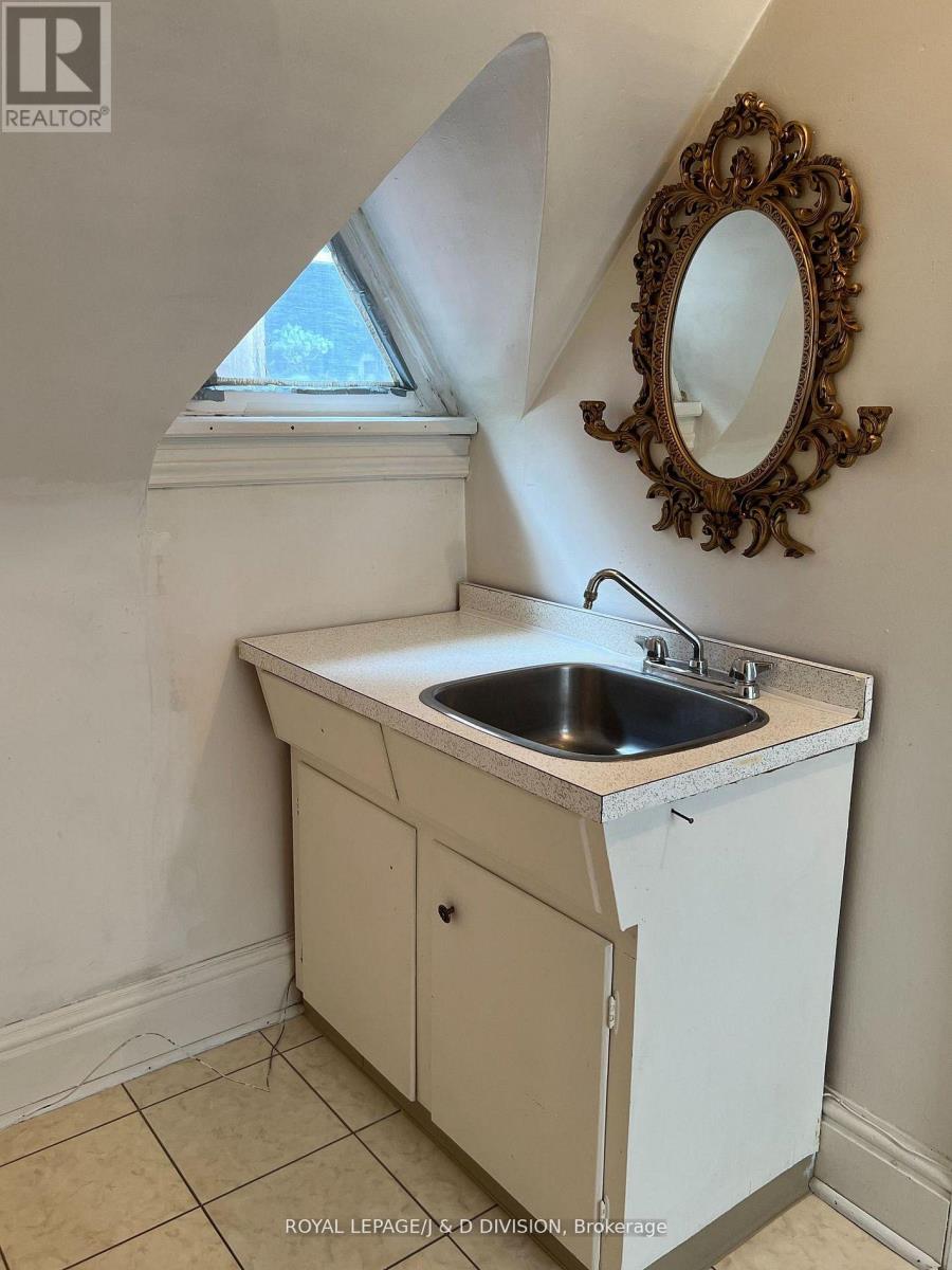 51 Chicora Avenue, Toronto, Ontario  M5R 1T7 - Photo 35 - C12671366